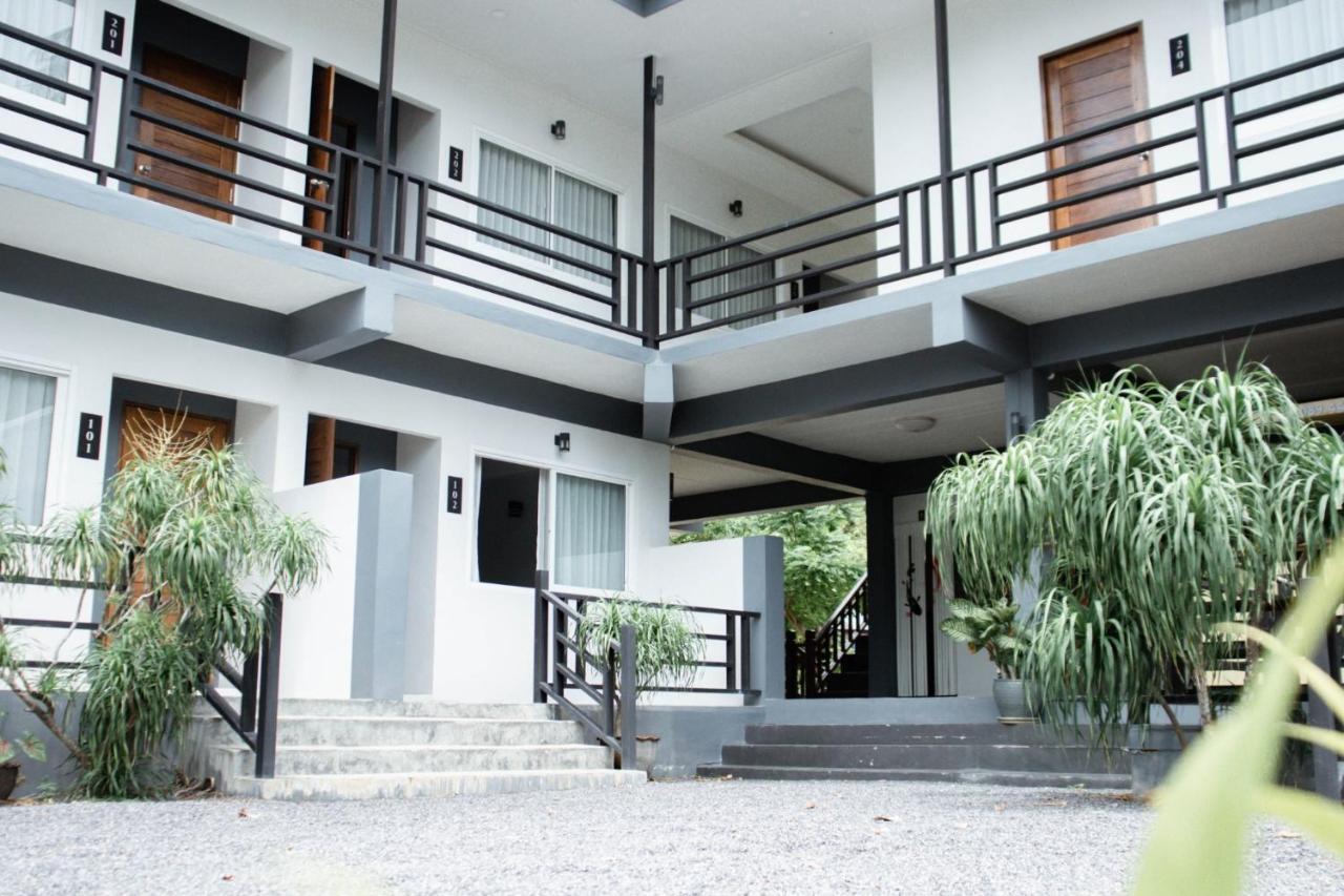 Hotel Nangkam Boutique Donsak Ban Pheng Krong Exterior foto